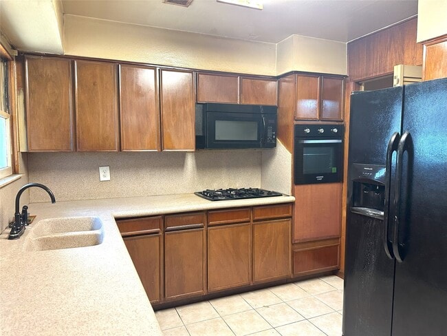 Primary Photo - 4849 Larkspur St
