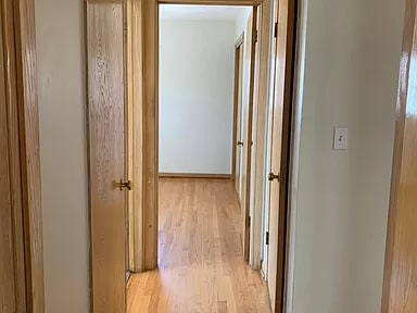 Building Photo - 5838 W Montrose Ave