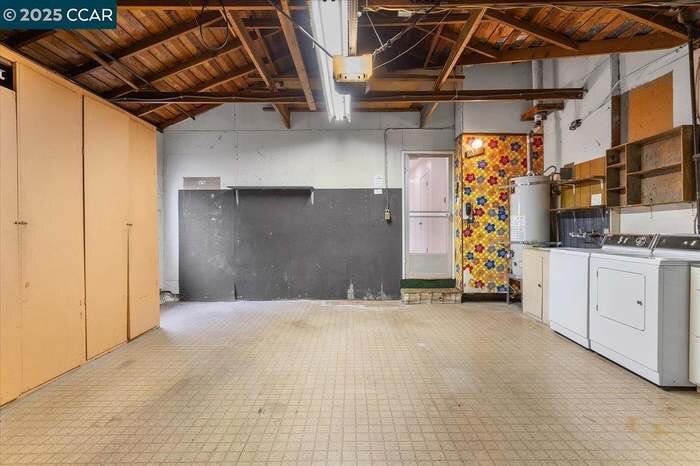 Building Photo - 987 Vía Bregani