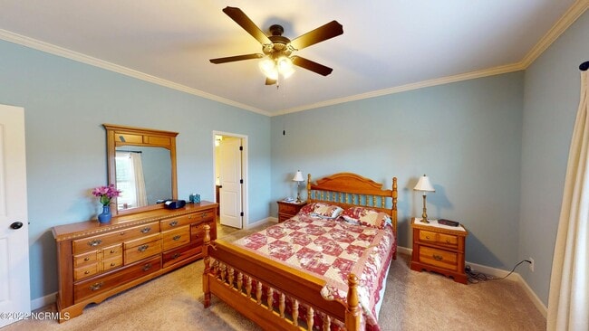 Building Photo - CHARMING ROSEWOOD HOME! 3 BR 2 BA w/ FENCE...