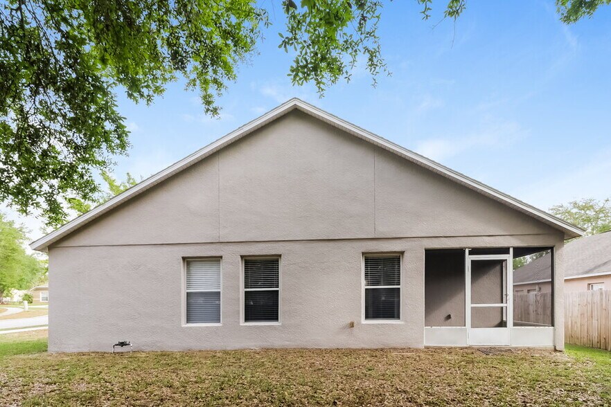 Building Photo - 2213 Merry Rd