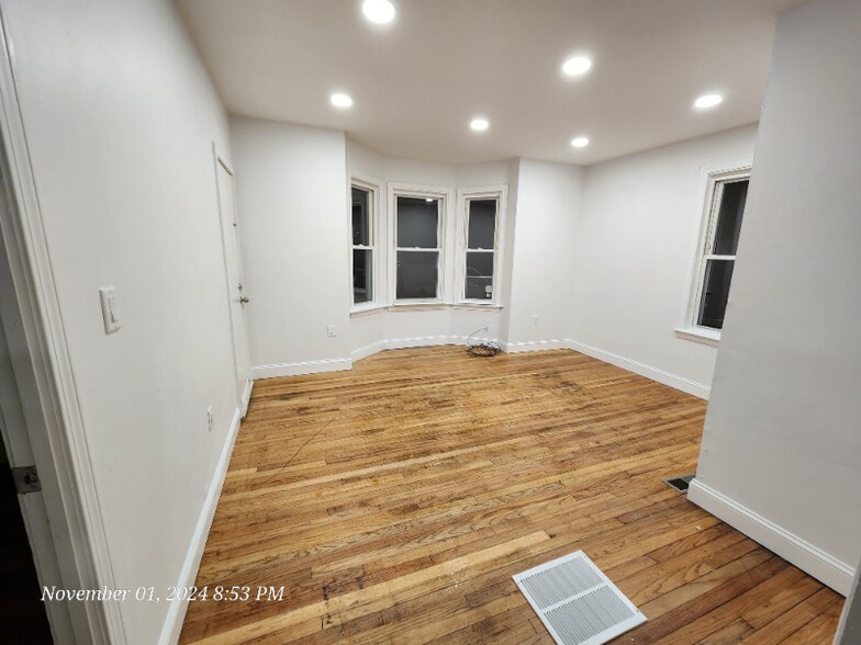 Building Photo - 70 Tremont St