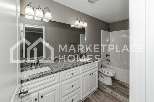 Building Photo - 417 W 20th St