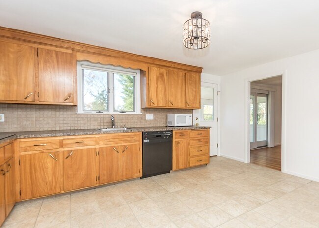 Building Photo - 59 Hobbs Brook Rd