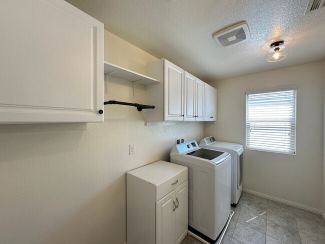 Building Photo - Madison Cove
