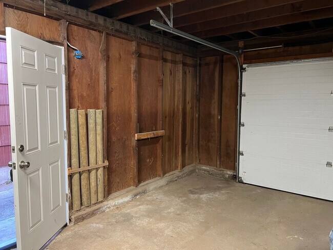 Building Photo - Updated 2-bedroom duplex in Thurston!