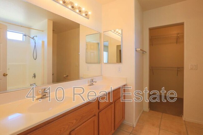 Building Photo - 2320 W Allens Peak Dr