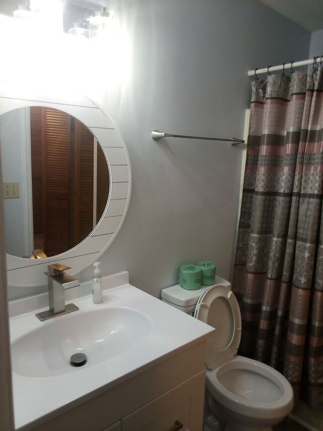 Building Photo - Golf Colony VII Unit 20 J