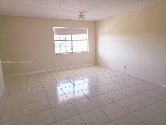 Building Photo - 4140 NW 44th Ave