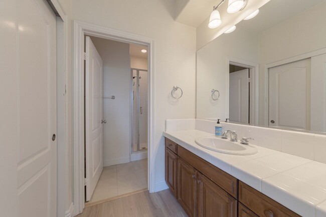 Building Photo - 935 Heron Cir