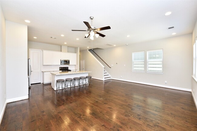 Building Photo - 5502 Camaguey St