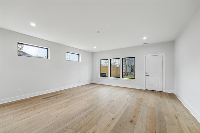 Building Photo - 2207 Stevens St
