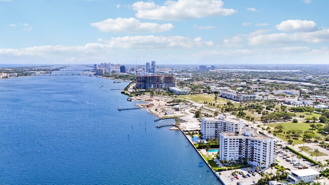 Building Photo - 2800 N Flagler Dr
