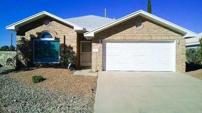 Building Photo - 901 Las Aves Pl