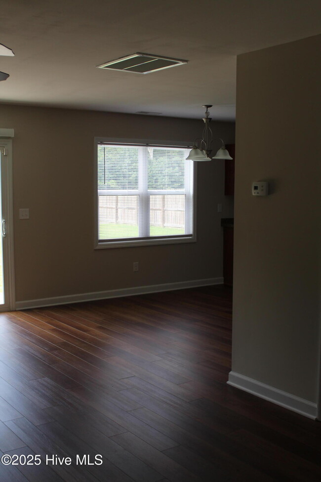 Building Photo - 306 Saratoga Ln