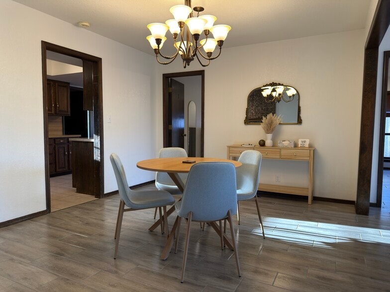 Dining Room - 2105 Appomattox