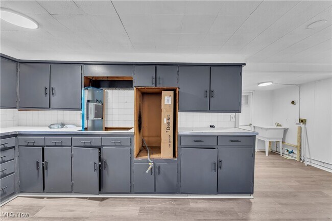 Building Photo - 786 E 156th St