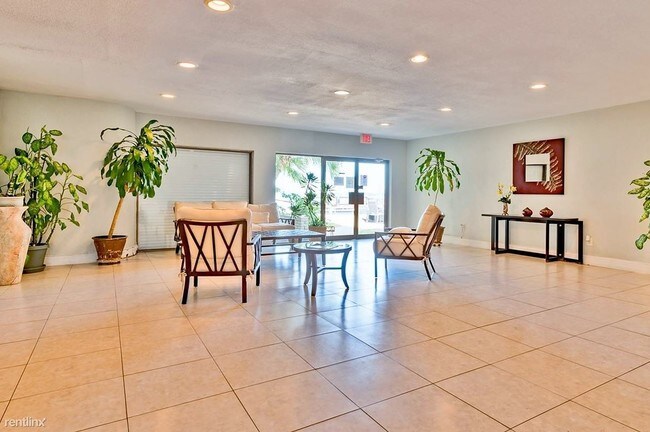 Building Photo - 1880 S Treasure Dr