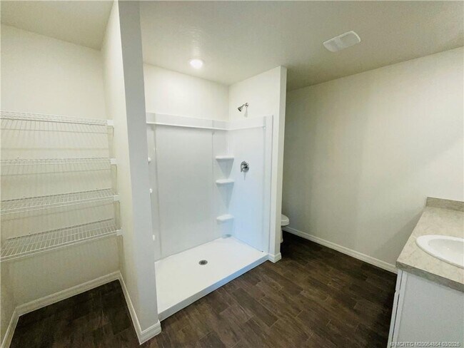 Building Photo - 1701 SE Manth Ln