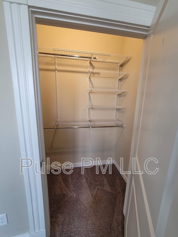 Building Photo - 620 6th Ave