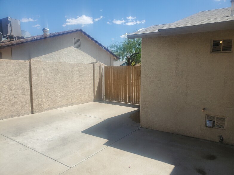 Building Photo - 8822 W Sahuaro Dr