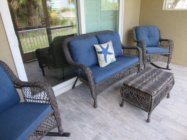 Building Photo - 468 Bouchelle Dr