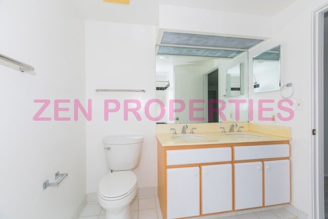 Building Photo - 3 bdrm/ 2.5 bath townhome for rent at Neho...