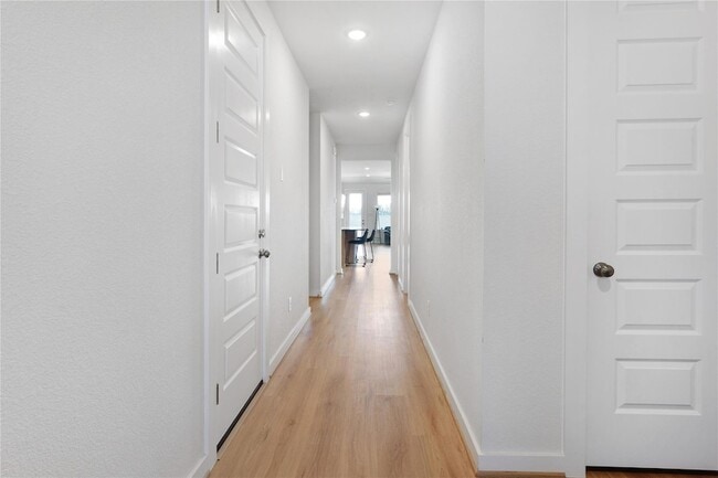 Building Photo - 316 Amista Dr