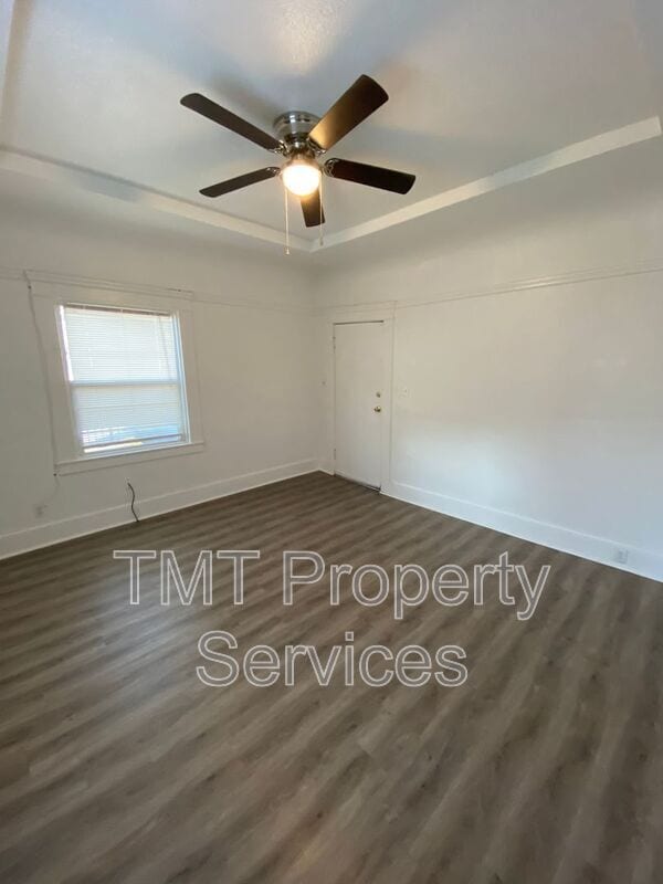 Building Photo - 202-208 W Oak Street