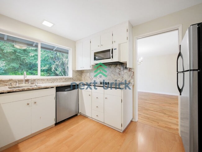 Building Photo - 3 Bed and 3 Bath Plus Office Private Single-family Home is Available for Rent!