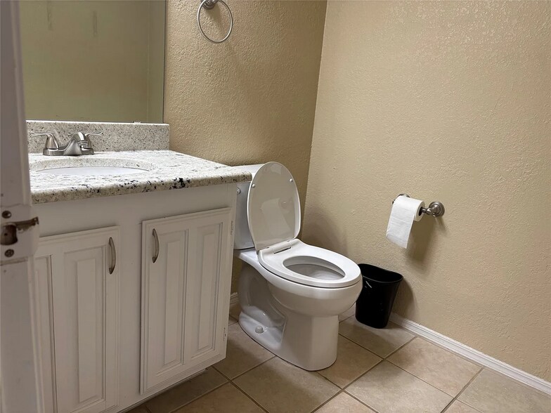 Building Photo - 500 Button Willow Ct