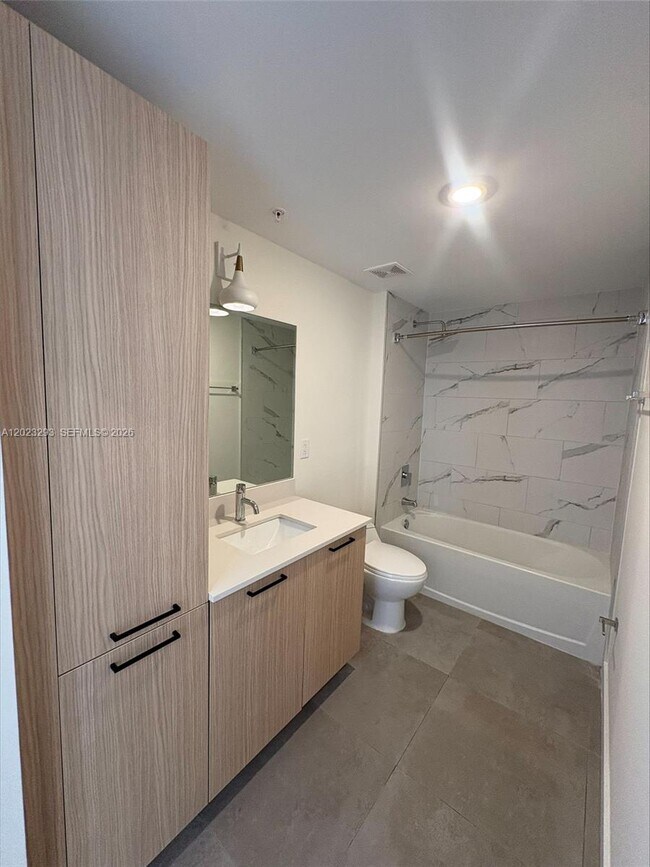 Building Photo - 16395 Biscayne Blvd