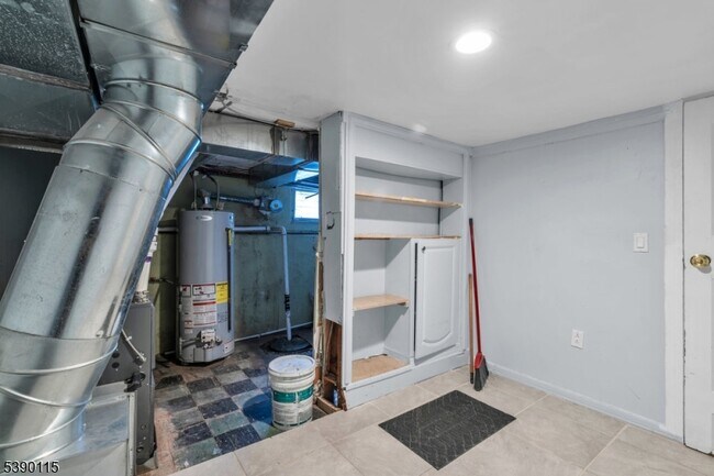 Building Photo - 2144 Tyler St