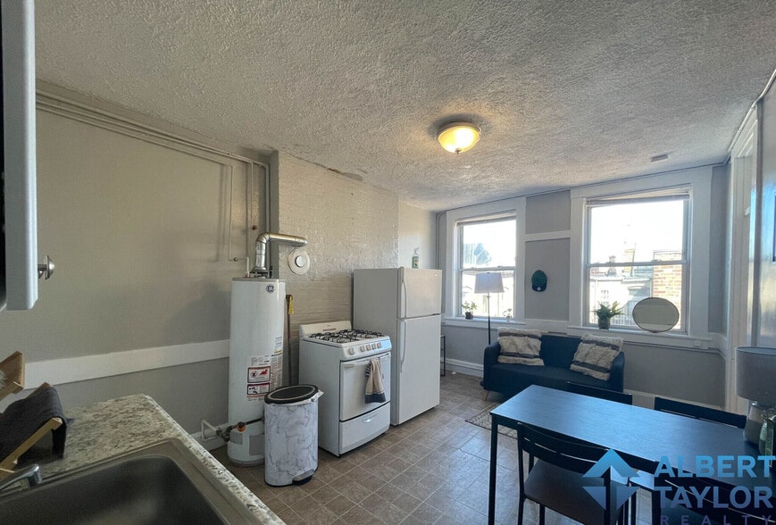 Building Photo - 172 Endicott St