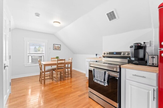 Building Photo - 67 Curtis Rd