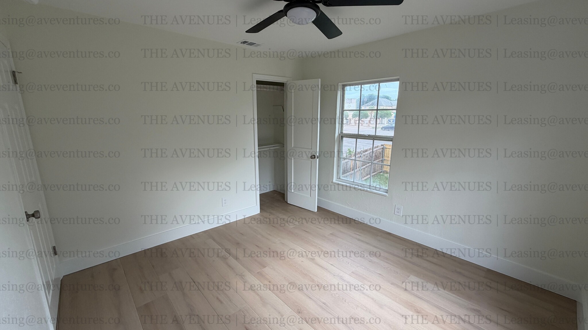 Building Photo - 305 N Oak Cliff Blvd