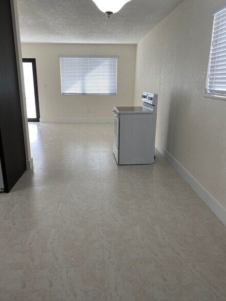 Building Photo - 1331 W 33rd St