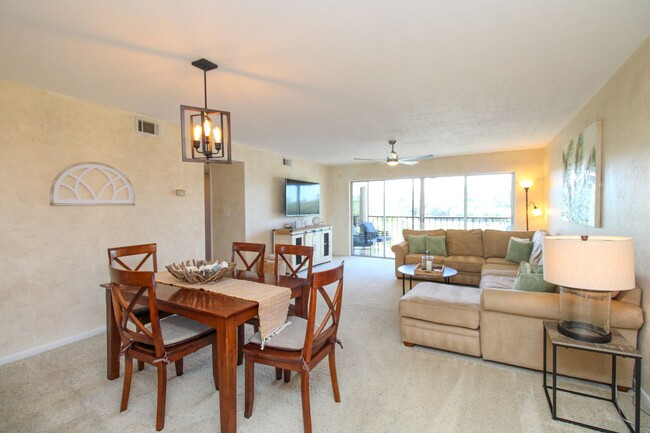 Building Photo - ** 2/2 CHARMING FURNISHED CONDO AT THE ISL...