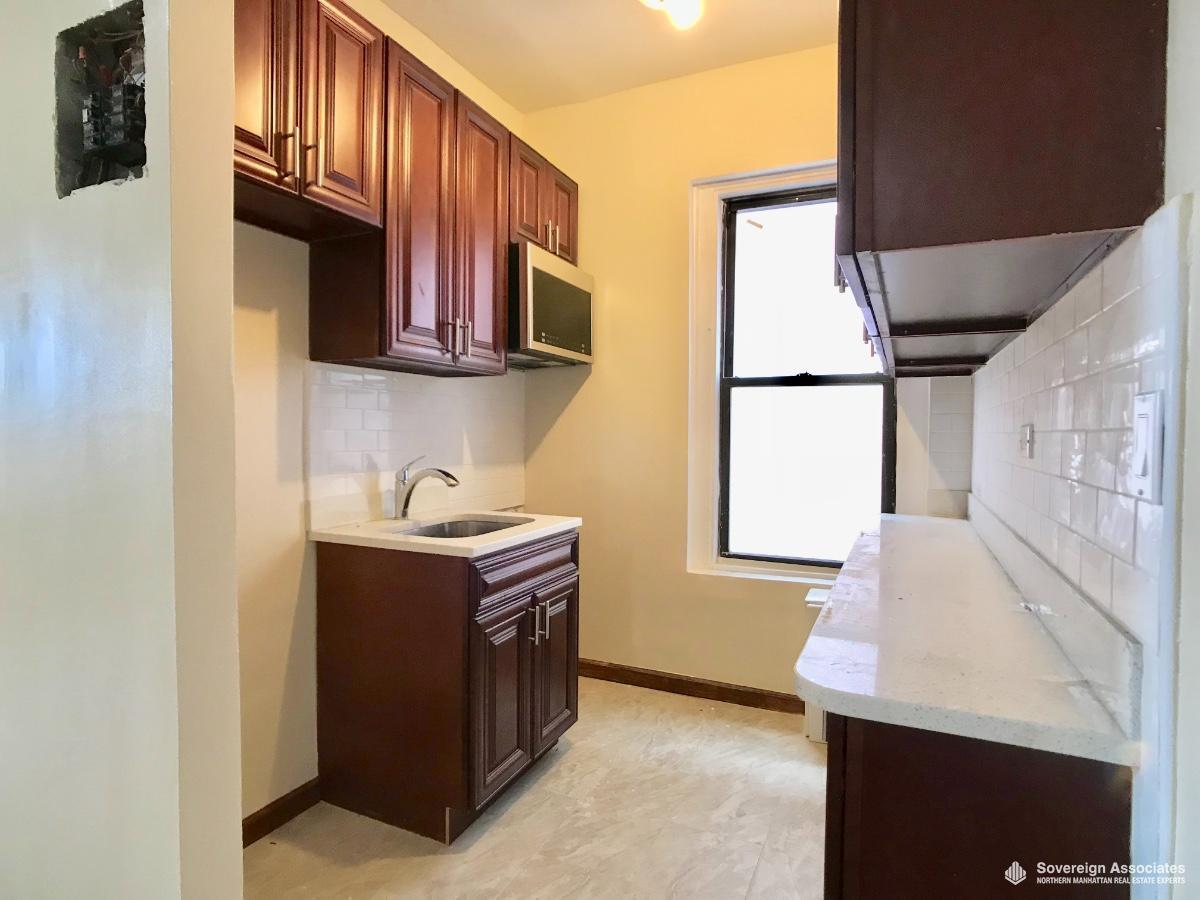 Building Photo - 240 W 104th St
