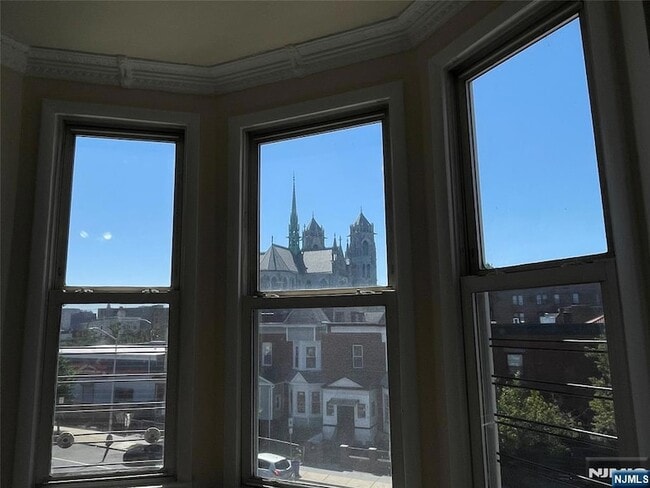 Building Photo - 115 Park Ave