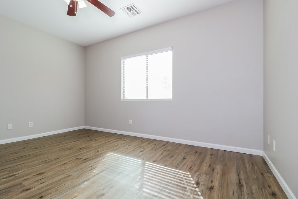 Building Photo - 17043 W Zuni St