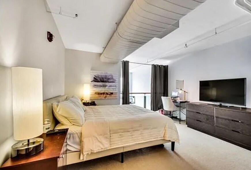 Building Photo - 25 Channel Ctr St