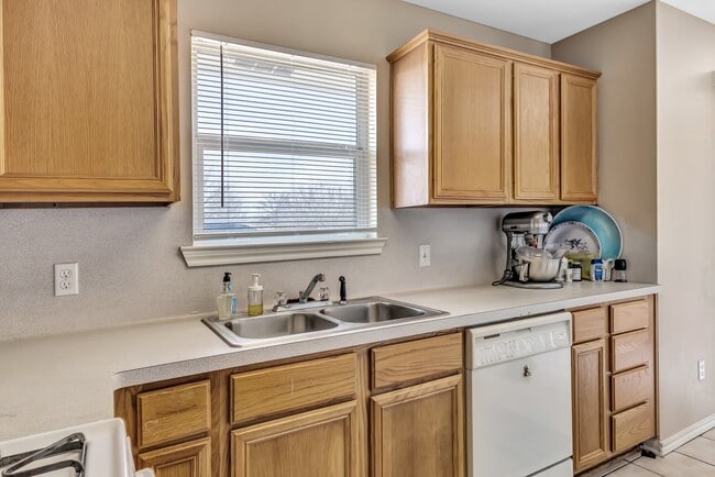 Building Photo - 2400 Pintail Loop