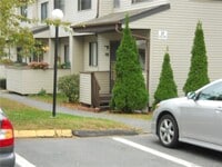 Building Photo - 525 Cypress Rd