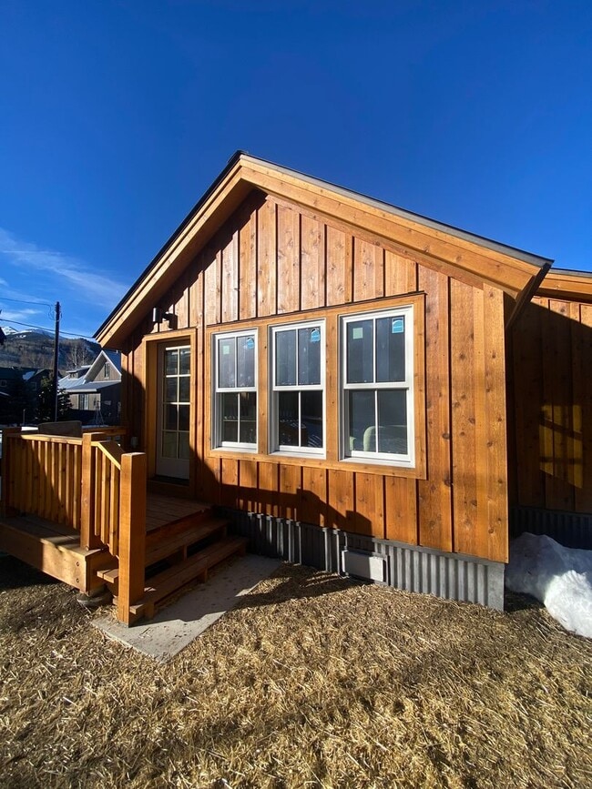 Building Photo - Accessory dwelling on the creek!
