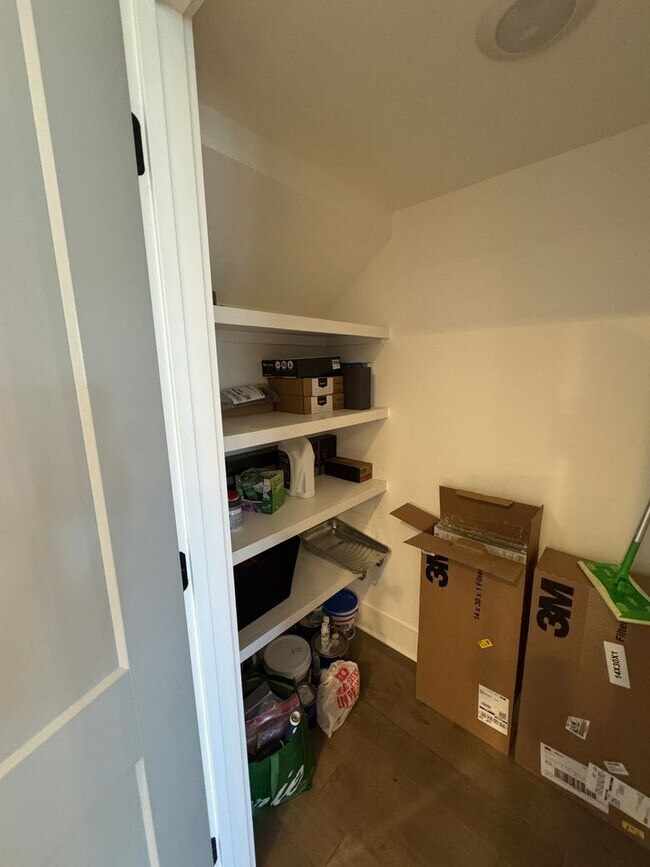 Building Photo - 3 bed. 2.5 bath in East Nashville ready fo...