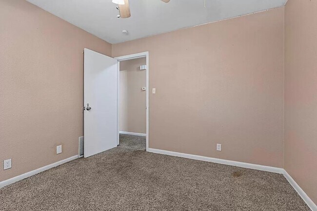 Building Photo - 5720 Wharton Dr