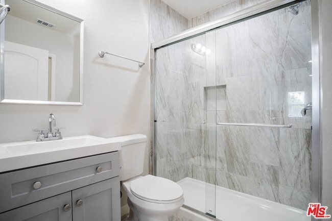 Building Photo - 1131 N Sierra Bonita Ave