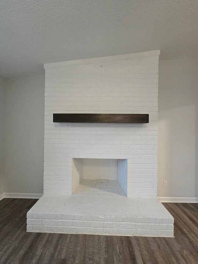 Building Photo - 620 Rainbow Dr