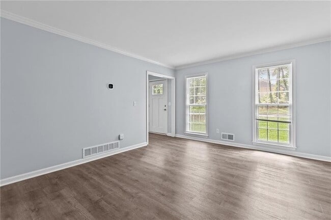Building Photo - 4019 Shady Dr NW